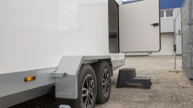 Aste mugavamaks haagisesse sisenemiseks 