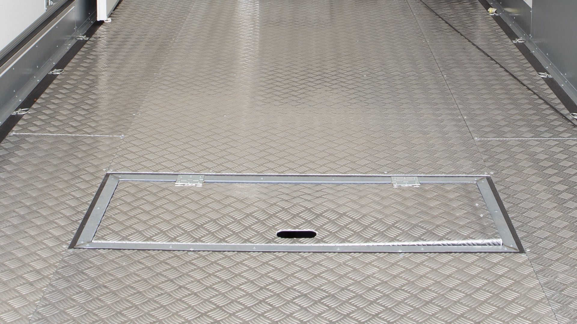 Alumiinium rihvlist põrand